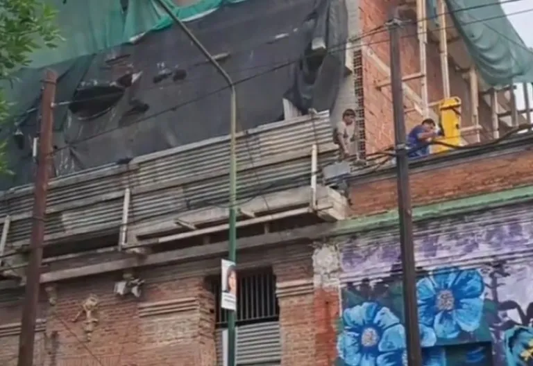 Un obrero cayó de un andamio en un edificio del macrocentro salteño