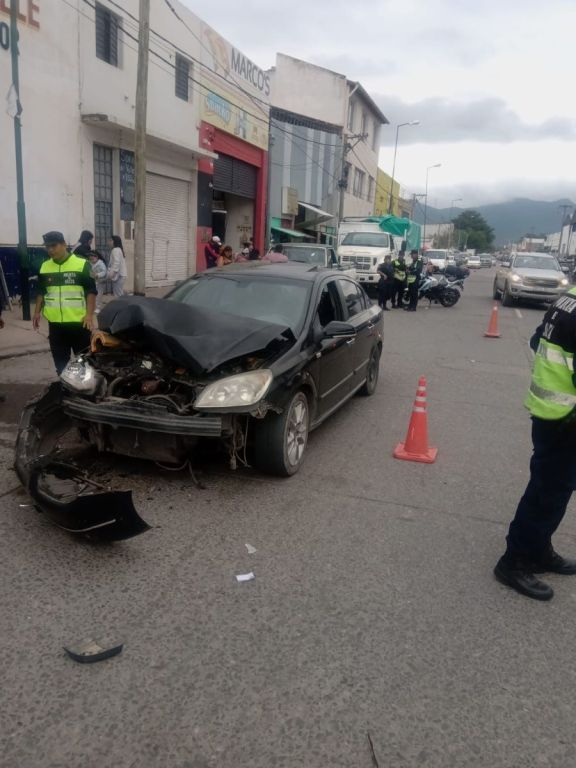 Choque En Cofruthos Un Trabajador Estacion En Doble Fila Y Fue