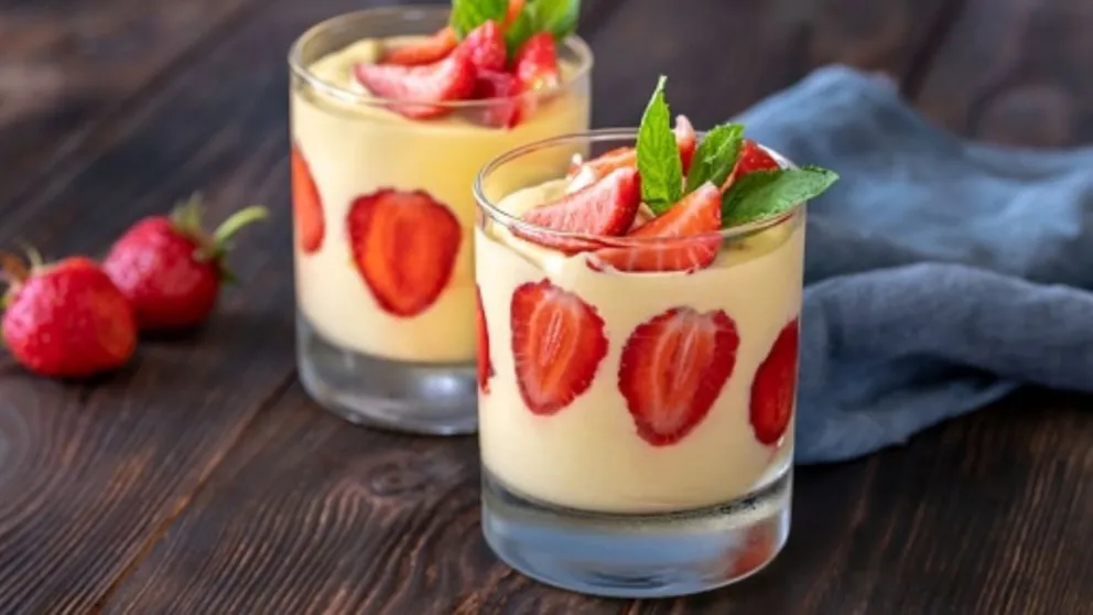 Con solo 6 ingredientes, prepara esta refrescante y rica natillas de fresa