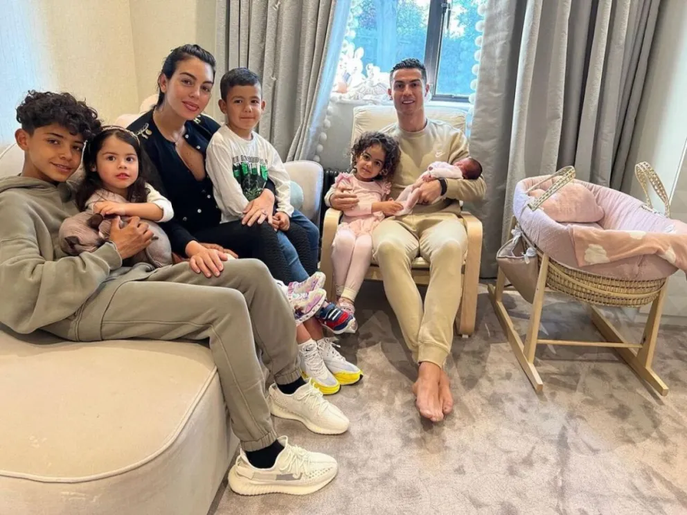 Eva y Alana Martina, las hijas de Cristiano Ronaldo, se robaron las vacaciones con su ternura: fotos