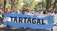 Docentes autoconvocados de Tartagal: acamparon en la plaza 9 de julio y prevén una manifestación para hoy