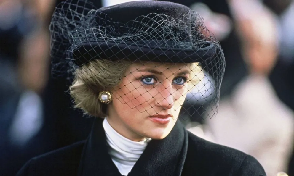 Así fue como la princesa Diana rompió el protocolo real e hizo enojar a la reina Isabel