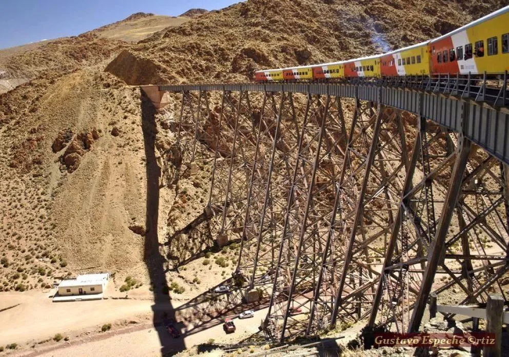 Lugares mágicos de Salta: ¿cuánto sale pasear en el Tren a las nubes y cuál es su recorrido?