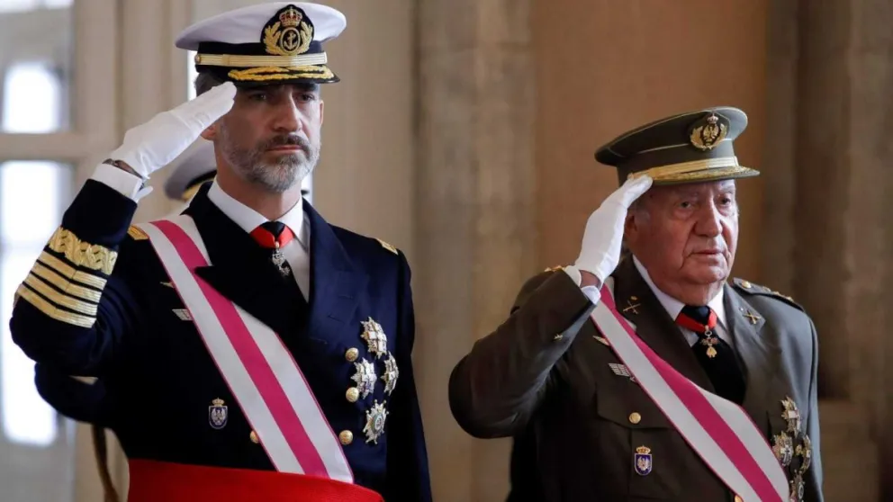 El terrible vínculo ilegal que une a Juan Carlos I y Felipe VI que Letizia permitió