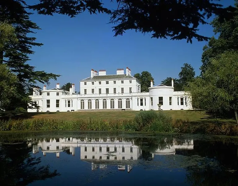 REY CARLOS MANSION DE PRINCIPE HARRY Y MEGHAN