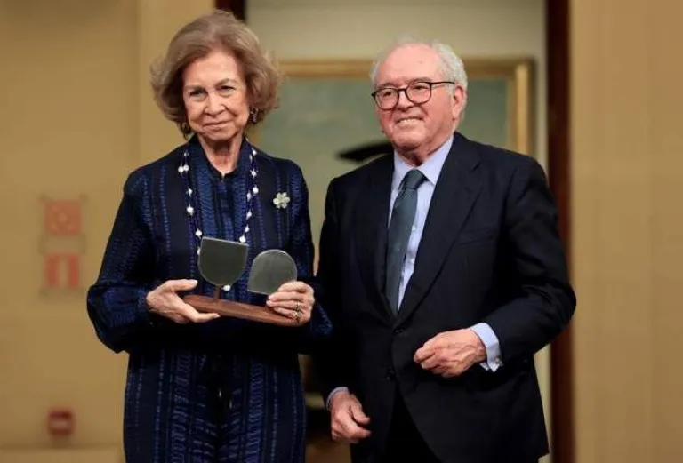 Reina Sof&iacute;a recibe un premio