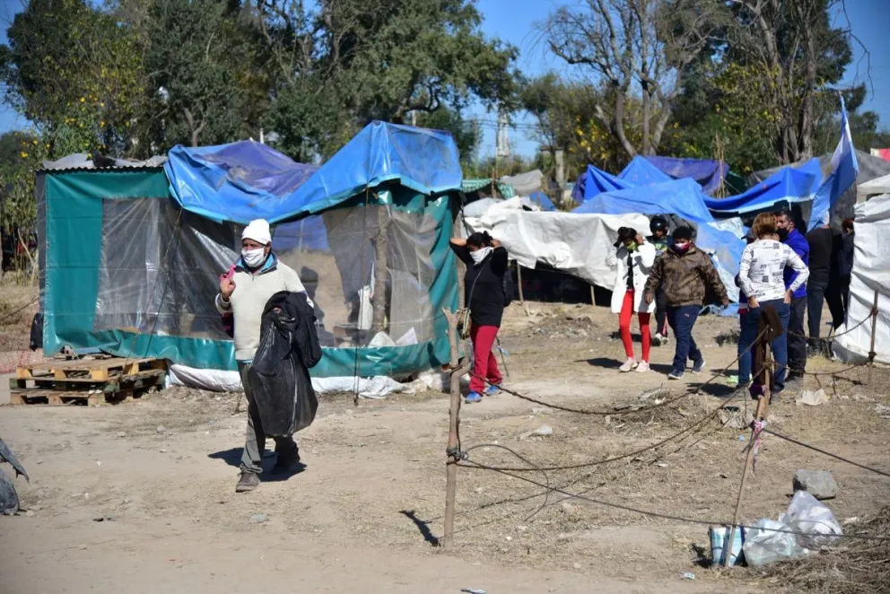 Desalojo en el barrio Portal de Güemes genera tensiones y reclamos