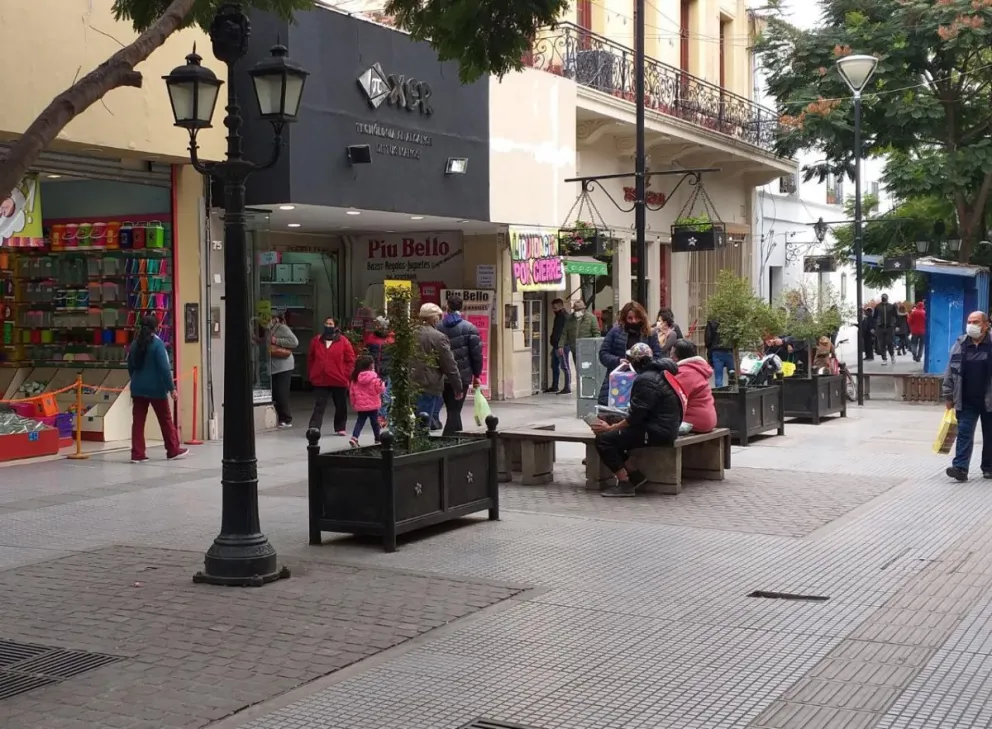 Para abaratar costos, insisten en implementar el horario corrido en el comercio salteño     