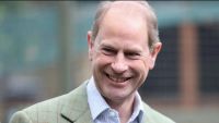 Príncipe Eduardo impresiona a los fanáticos por su parecido con Felipe de Edimburgo