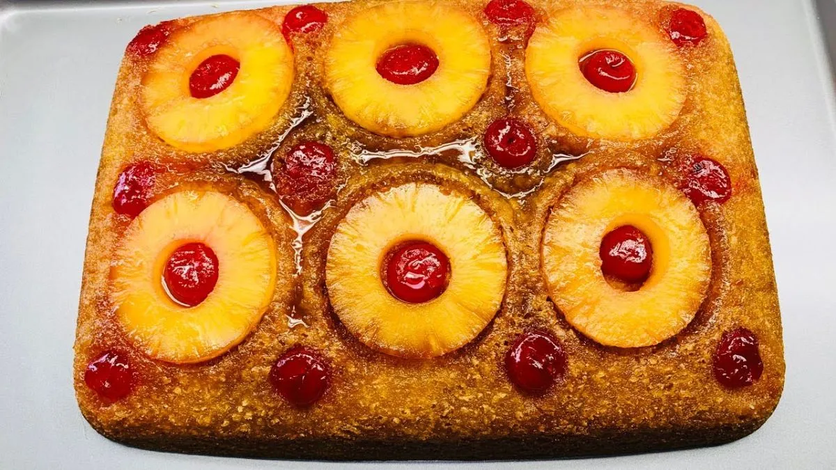 PASTEL VOLTEADO DE PI&Ntilde;A CON CEREZAS