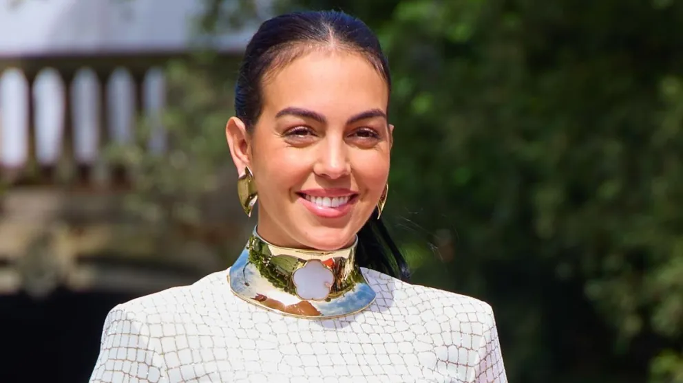 Georgina Rodríguez se gana el show al presumir sus enormes atributos con entallado vestido 
