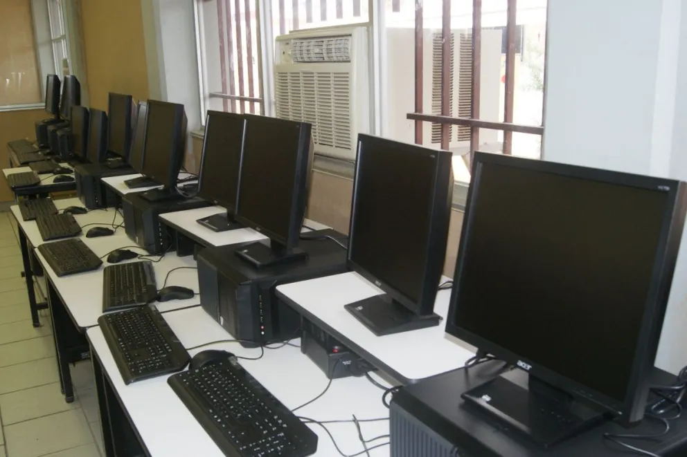 Simuló ser profesor y robó computadoras de un colegio salteño