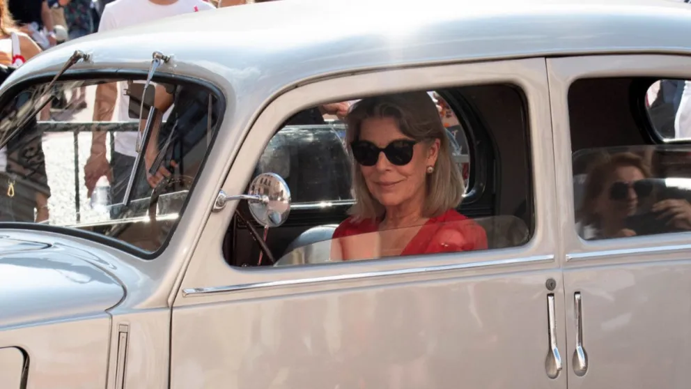 Este es el fino y elegante vestido de Carolina de Mónaco que es ideal para las mujeres mayores de 60