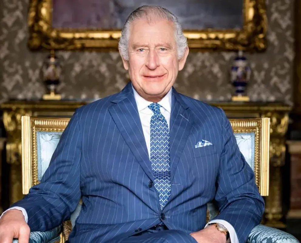 Rey Carlos recibe nuevos honores en Escocia y deja de lado a su hijo Harry