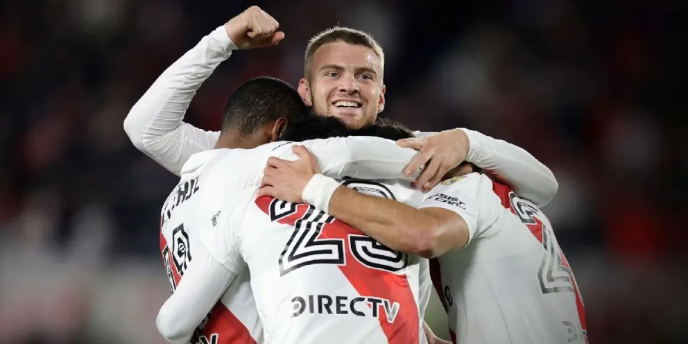 Gran momento de euforia: un cura festejó el triunfo de River en la iglesia de una forma llamativa y se volvió viral