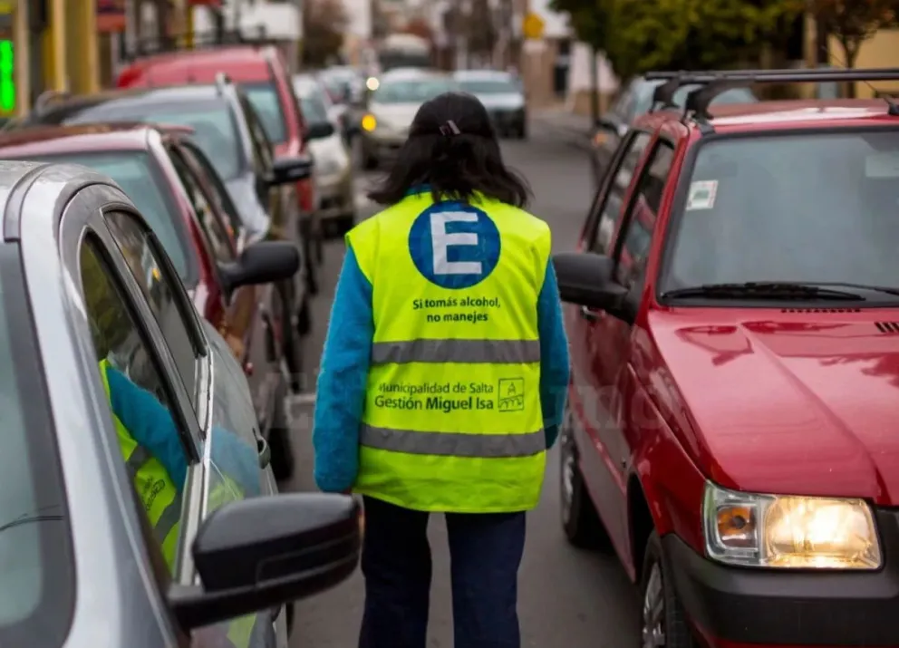 Permisionarios muestran su disconformidad tras el aumento de estacionamiento medido