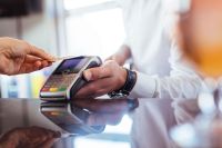 La AFIP aumentó el reintegro por compras con débito: cómo acceder al beneficio y a quiénes está dirigido