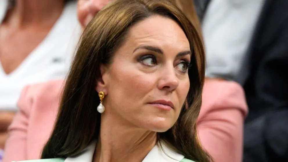 Se destapa la foto más temida de Kate Middleton besando a un hombre que no es el príncipe Guillermo