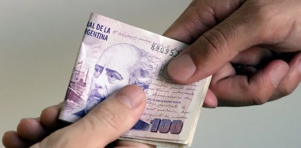 Un empleado de la Municipalidad estafó a una mujer con el pago de una deuda
