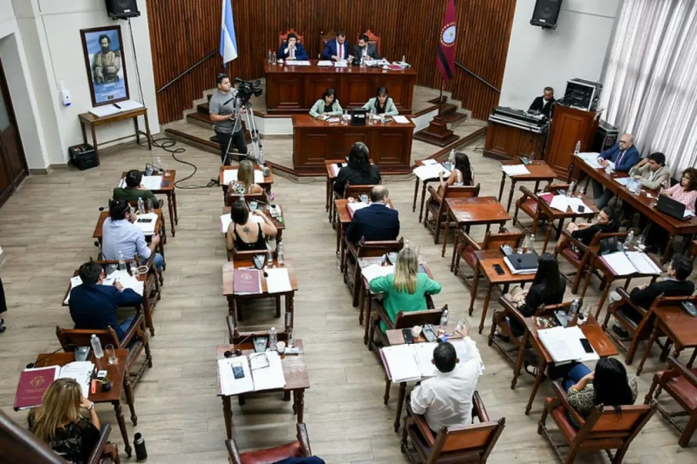 Concejales salteños aprobaron izar la bandera LGBTIQ+ en el edificio del Concejo