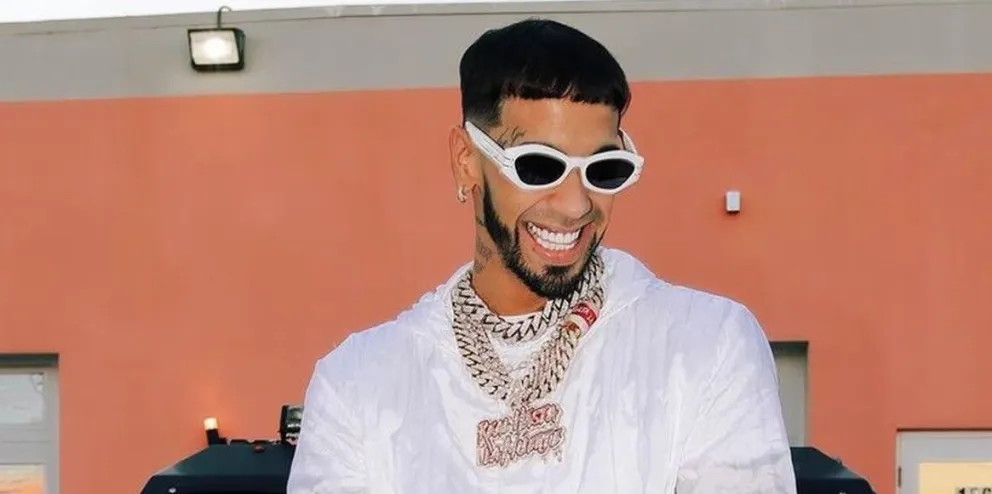 Anuel AA presume su nueva conquista: los seguidores no tuvieron piedad y lo mandaron a hacer terapia