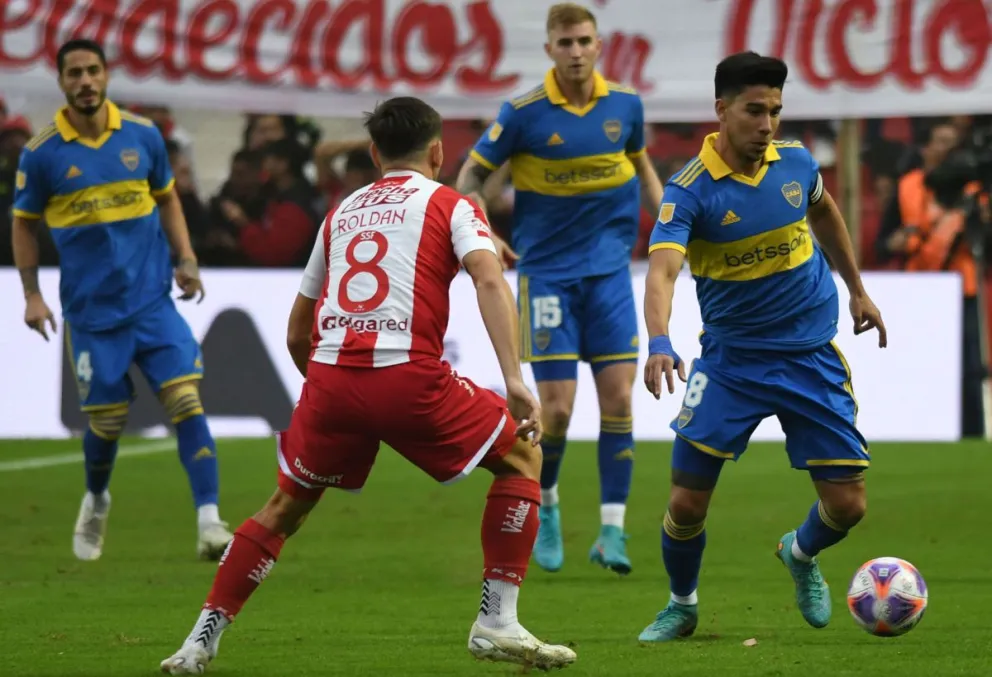 Otra polémica con el VAR: con una nueva expulsión, Boca Juniors empató 0 a 0 con Unión en Santa Fe