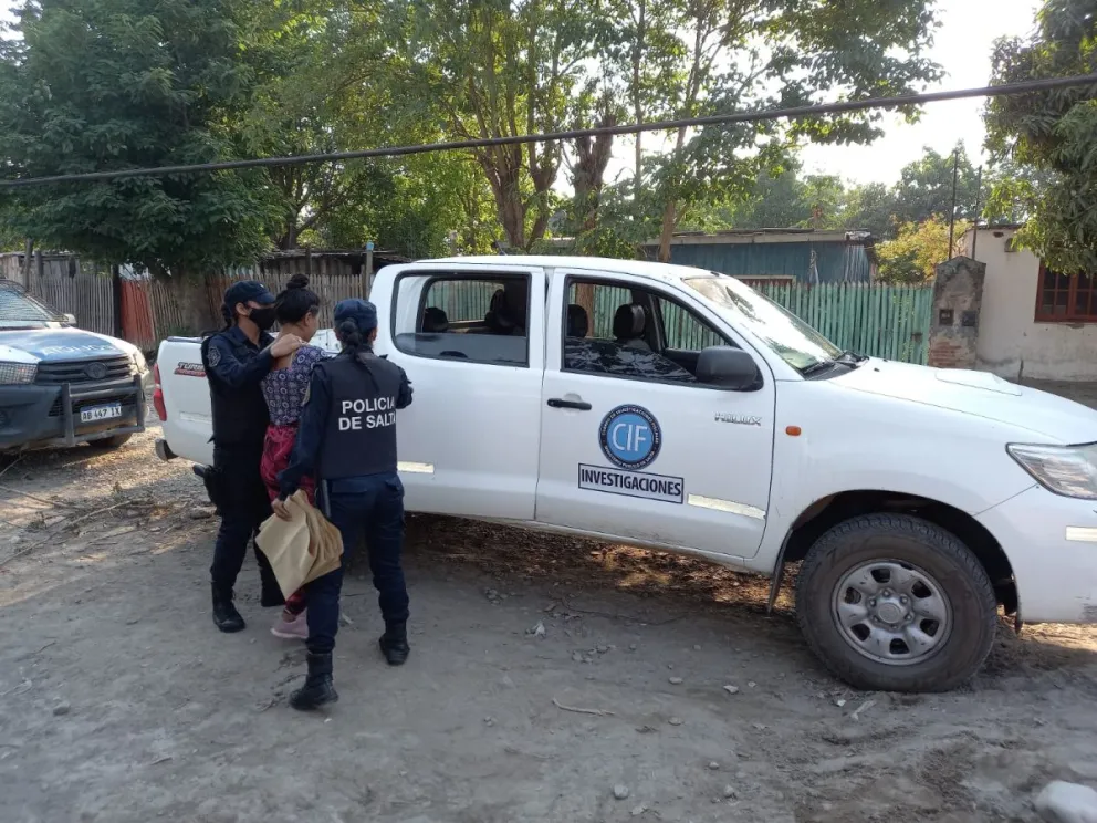 Una mujer y su hermana habrían matado a un hombre de una puñalada