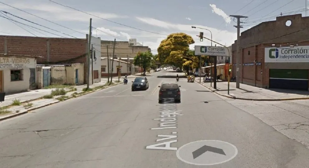 Segundo choque en 48 horas en la misma esquina: otra vez, chocaron de frente un auto y una moto