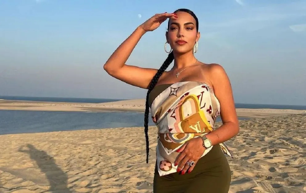 Georgina Rodríguez vuelve a robarse todos los suspiros desde su yate con un sensual y fino look