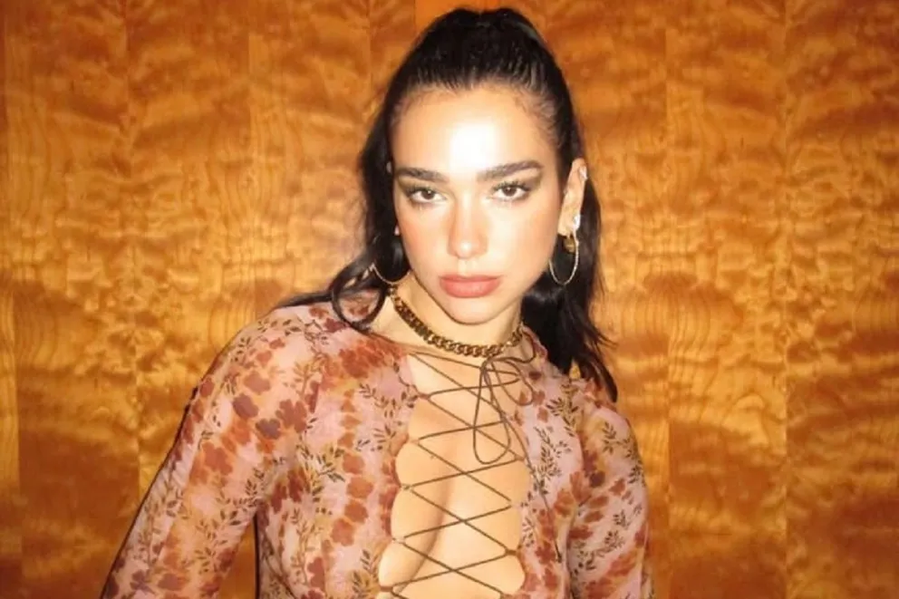 Dua Lipa dejó a todos boquiabiertos al lucir el traje de baño más sensual y jugado para el calor