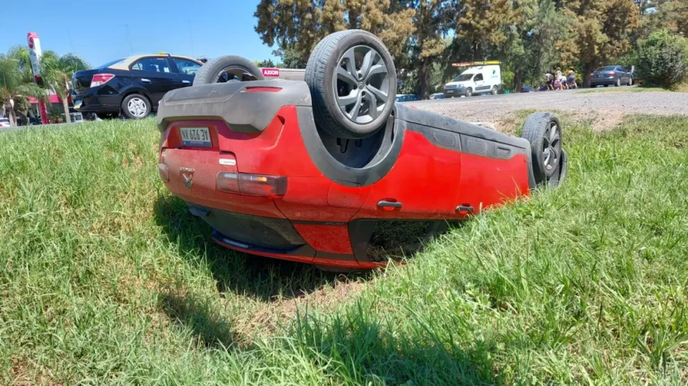 Grave accidente en la rotona de Torzalito: una familia resulto herida en el siniestro vial
