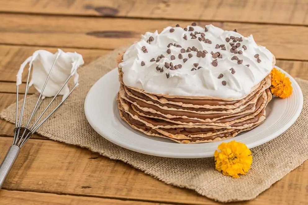 Con tan solo 5 ingredientes podés hacer este riquísimo Rogel: conocé la receta aquí