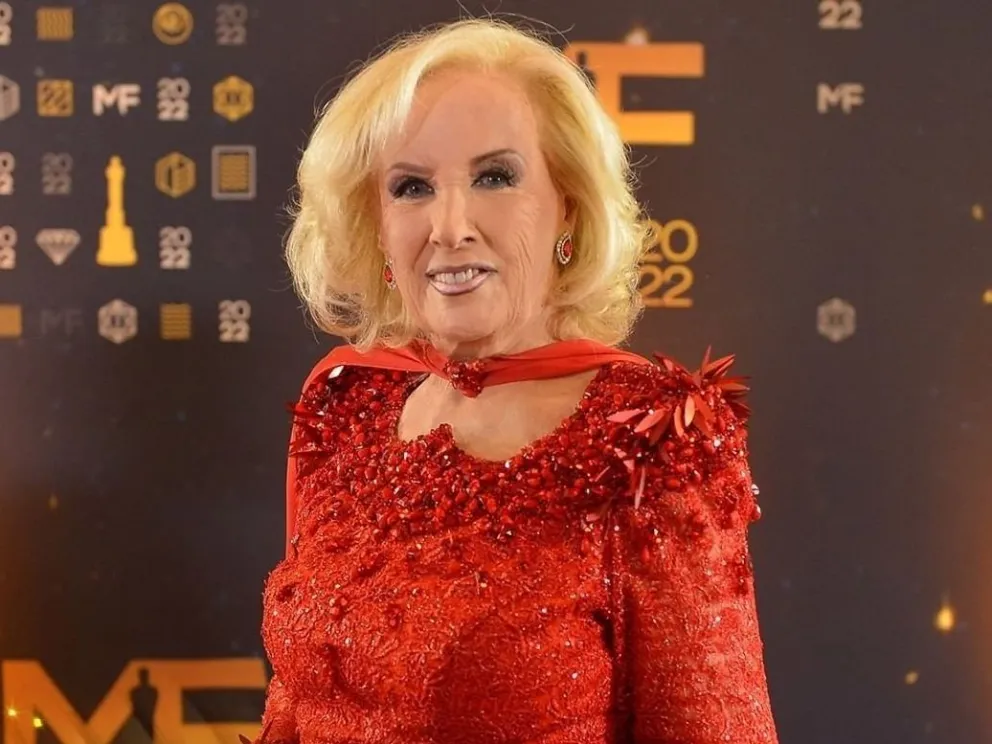 Glamour hereditario: los extravagantes looks de Mirtha Legrand y su familia en los premios Martín Fierro 