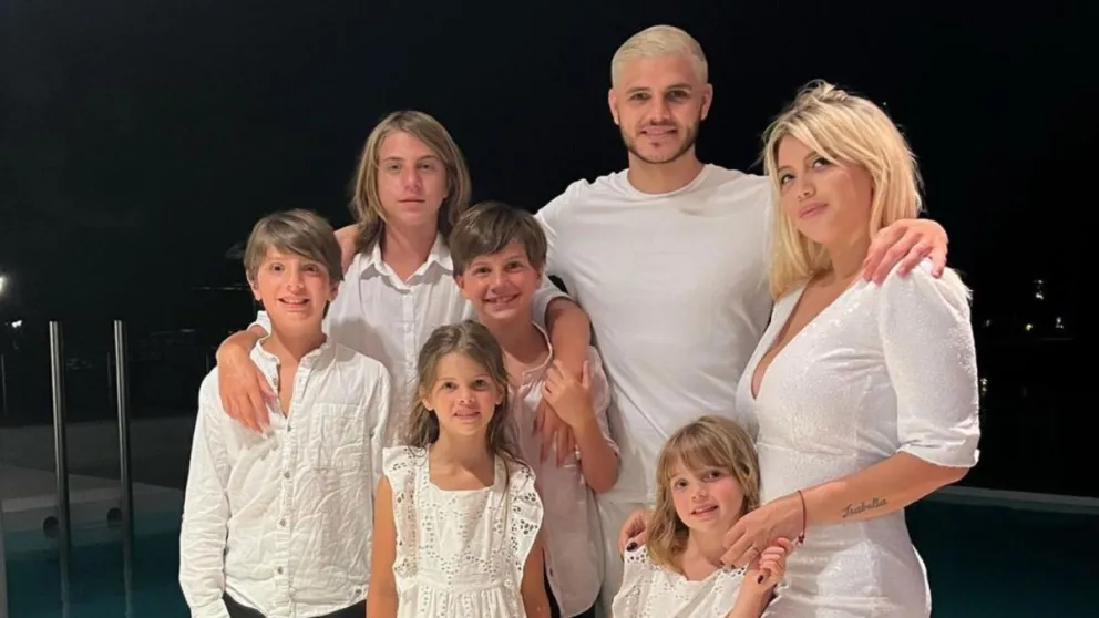 Estos fueron los impresionantes looks de la familia de Wanda Nara y Mauro Icardi para los Martín Fierro