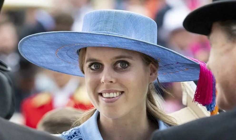 La princesa Beatriz luce un peculiar vestido para ir a una cena en Londres