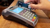 Decile chau a la tarjeta de crédito: la novedosa forma de pagar en cuotas sin interés solo con la de débito