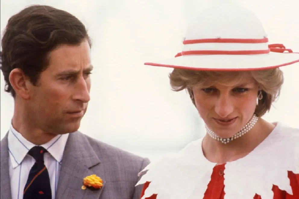 Por esta regla indignante la princesa Diana no podía usar este accesorio mientras estuviera cerca del rey Carlos