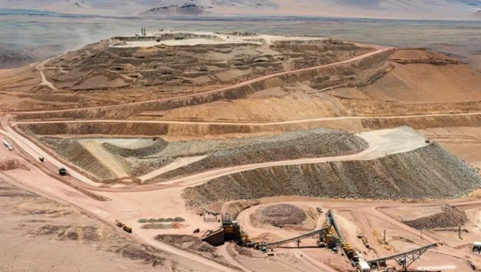 Una importante compañía minera reportó una caída temporal en la producción de oro