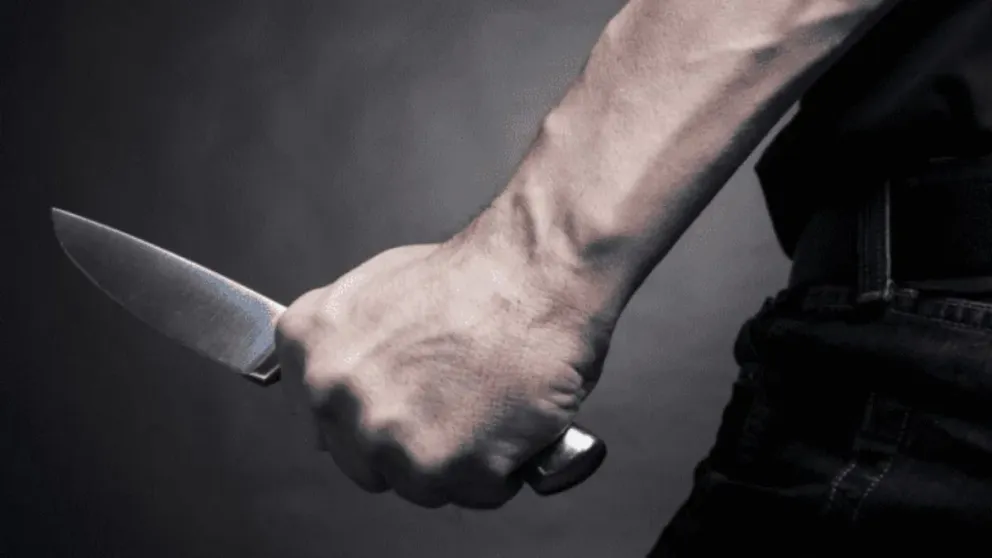 Ingresó a la casa de su madre y amenazó a su familia de muerte con un cuchillo