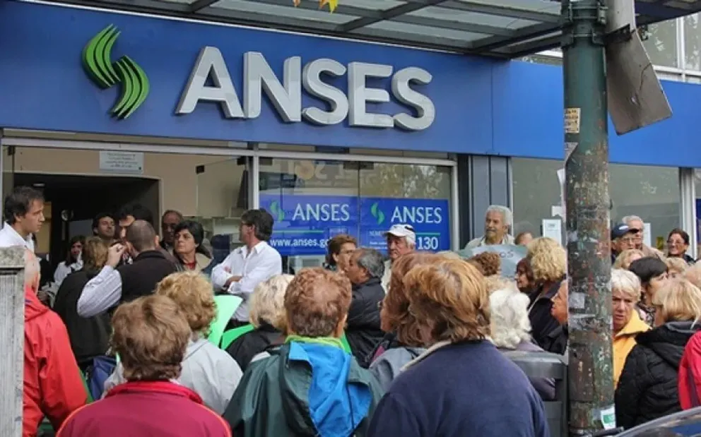Aumentos por decreto: el Gobierno buscará modificar la Ley de Movilidad Jubilatoria de ANSES
