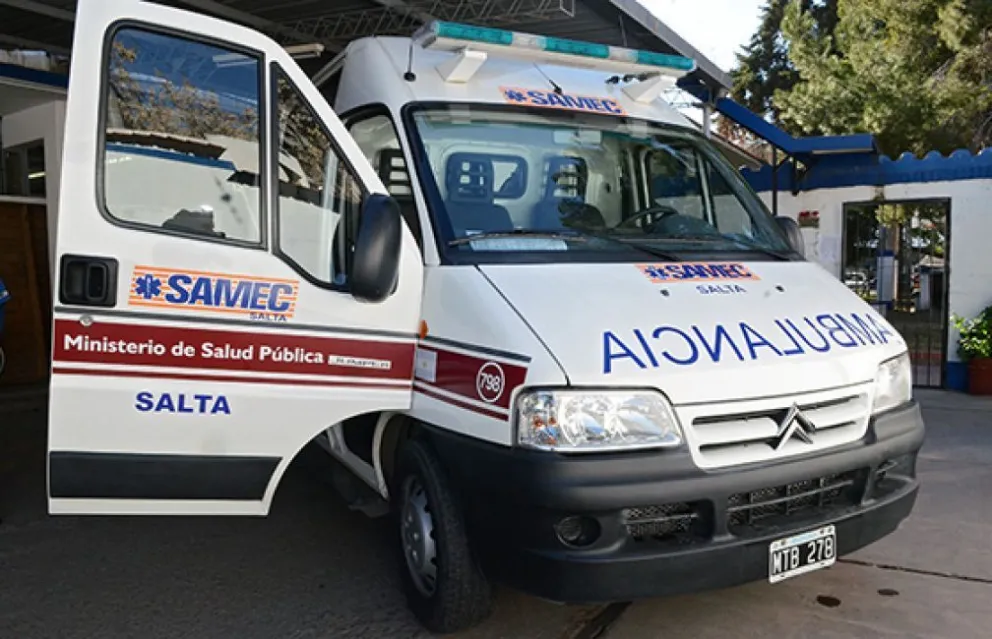 Fueron siete los llamados al SAMEC por el hombre que murió dentro del auto en el macrocentro salteño
