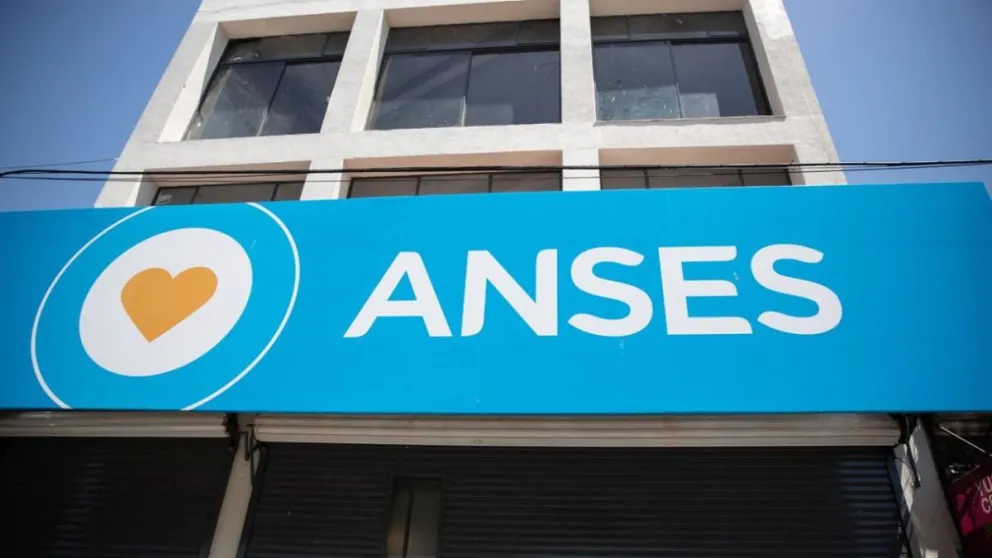 El Gobierno Nacional anunció una suba del 2,7% para jubilaciones, AUH y asignaciones familiares