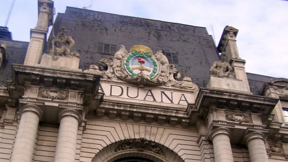 Otro escándalo de evasión: la Aduana podría multar a una reconocida petrolera por más de $800 millones