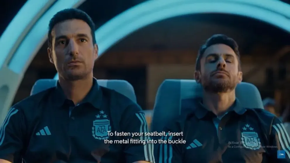 El desopilante spot de seguridad aérea protagonizado por Lionel Scaloni