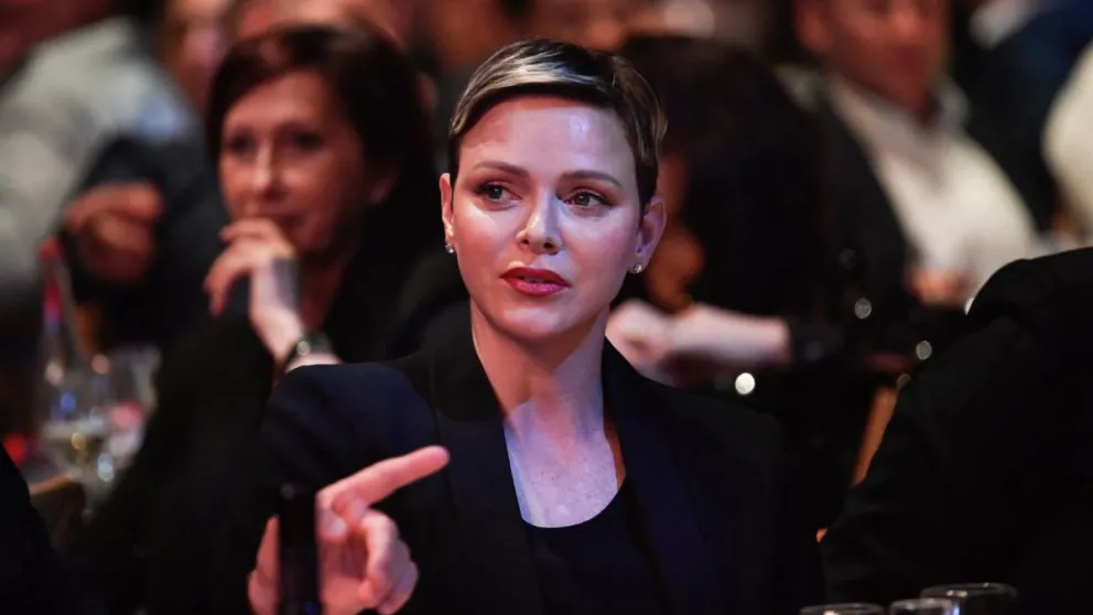 El espléndido y sofisticado look de Charlene de Mónaco en su regreso a la vida pública