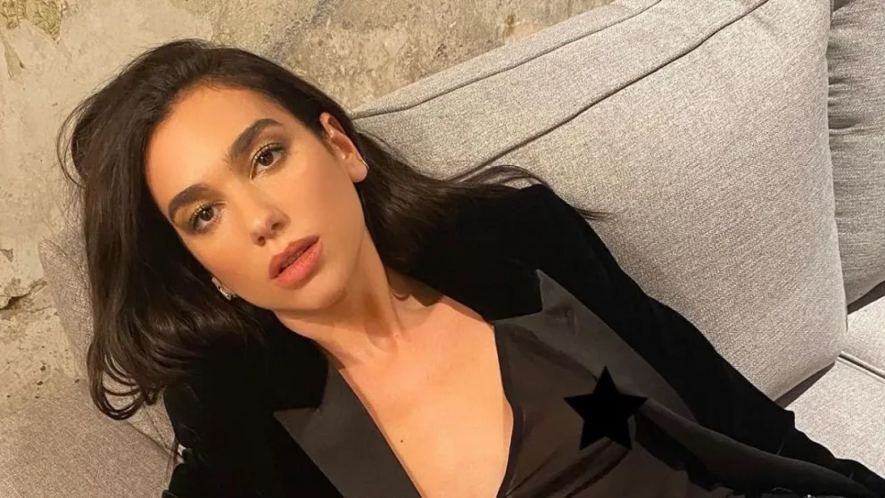Dua Lipa dejó a todos boquiabiertos con el look de calle perfecto inspirado en los 90’: luce impecable