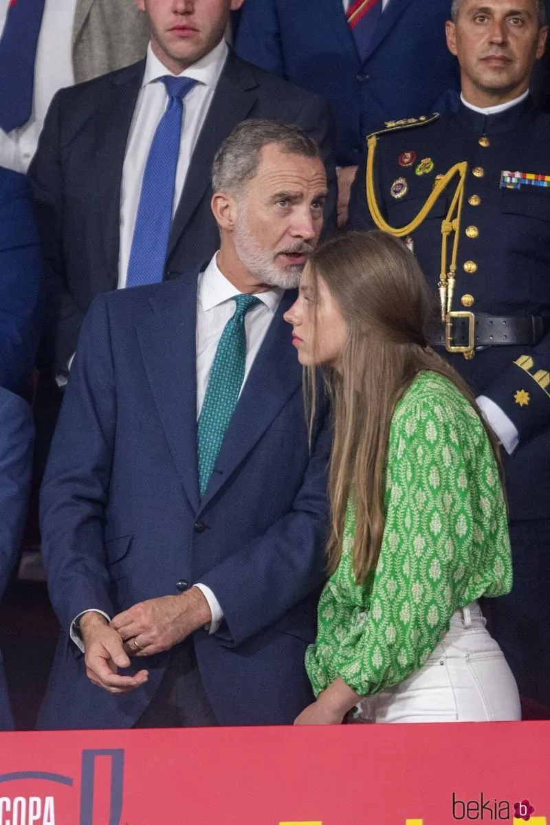 Infanta Sof&iacute;a y rey Felipe VI