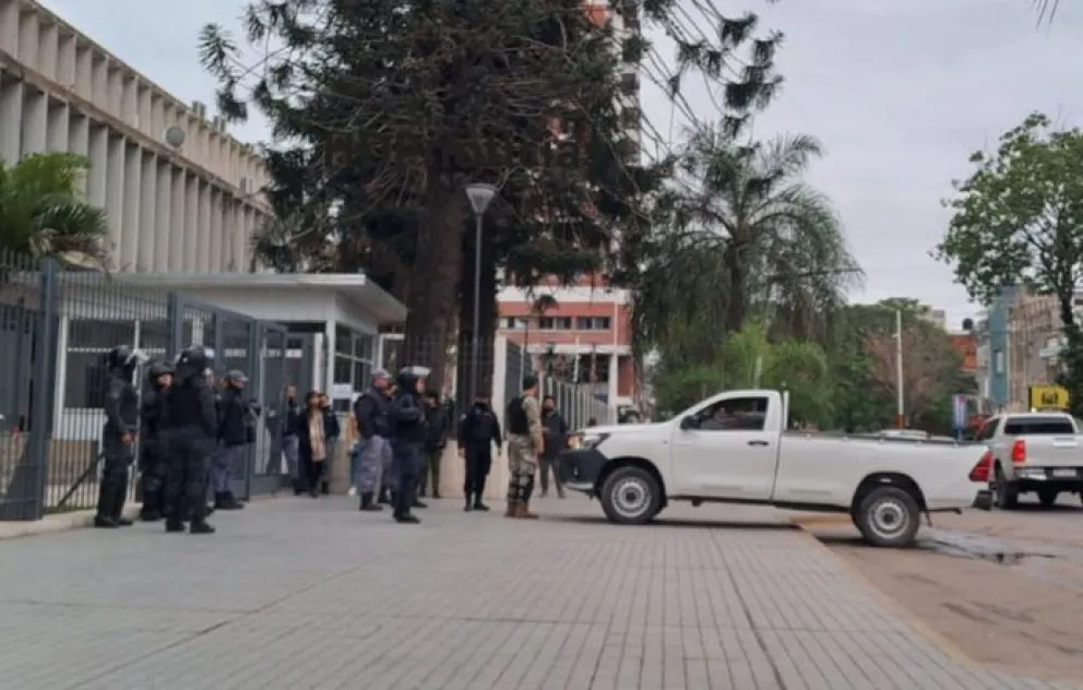 Arrestan a una dirigente social por intentar un atentado a la Casa de Gobierno 