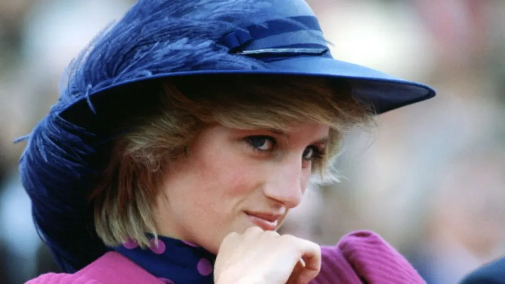 Por esta triste razón la princesa Diana tuvo que ponerse guantes a pesar que los odiaba