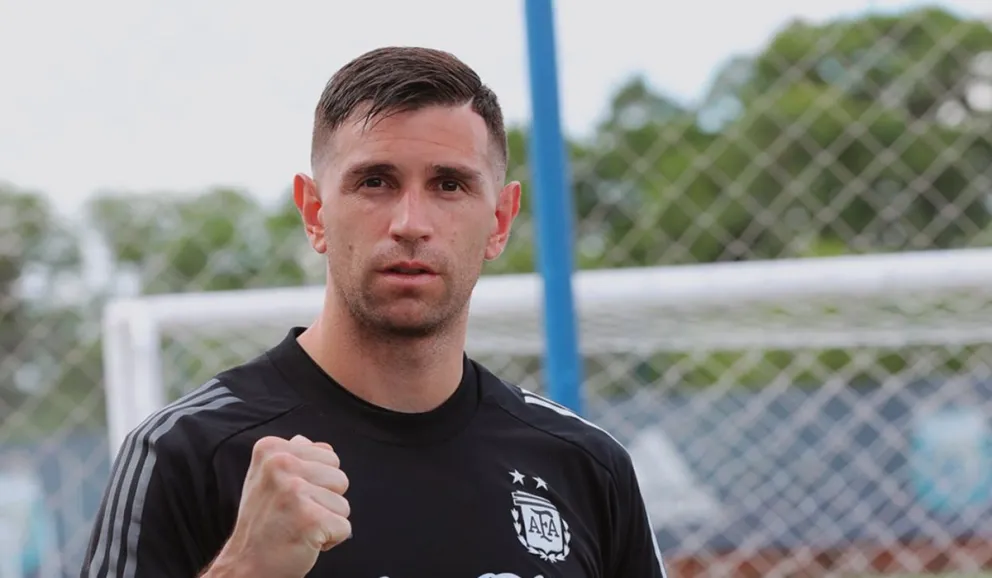 El Dibu Martínez revolucionó las redes con un extraño detalle en su regreso al Aston Villa 